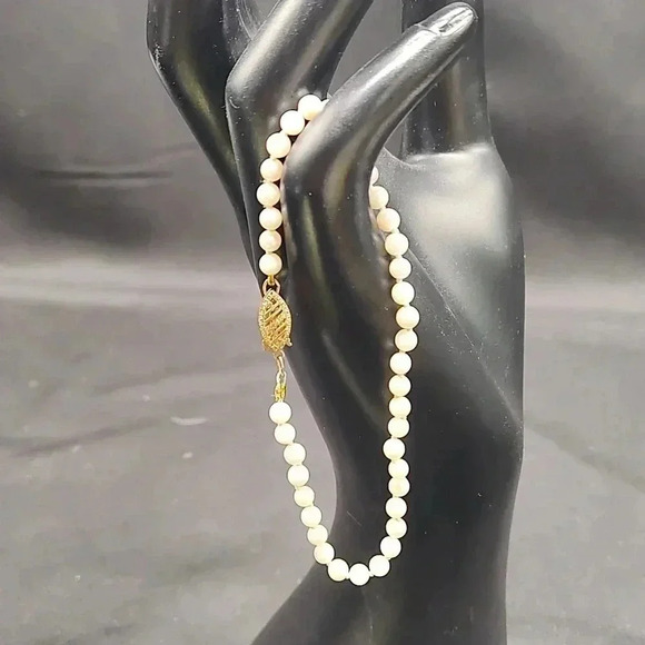 3 mm cultured pearl bracelet 14 karat gold clasp - Picture 3 of 3